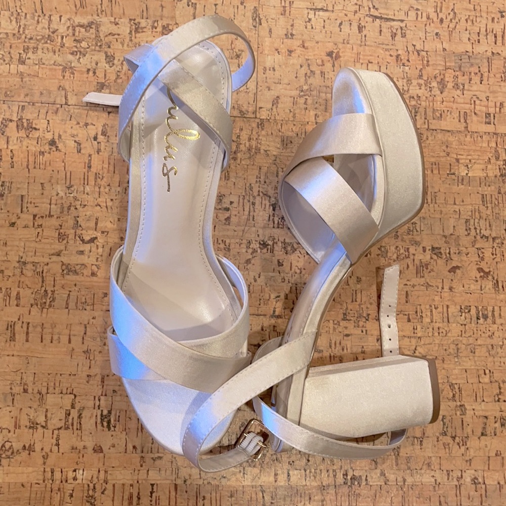 Lulu’s Selah wedding sandals ivory 8 sold out